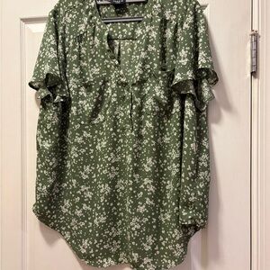 Torrid olive green Floral Blouse with light beige flowers size 1+